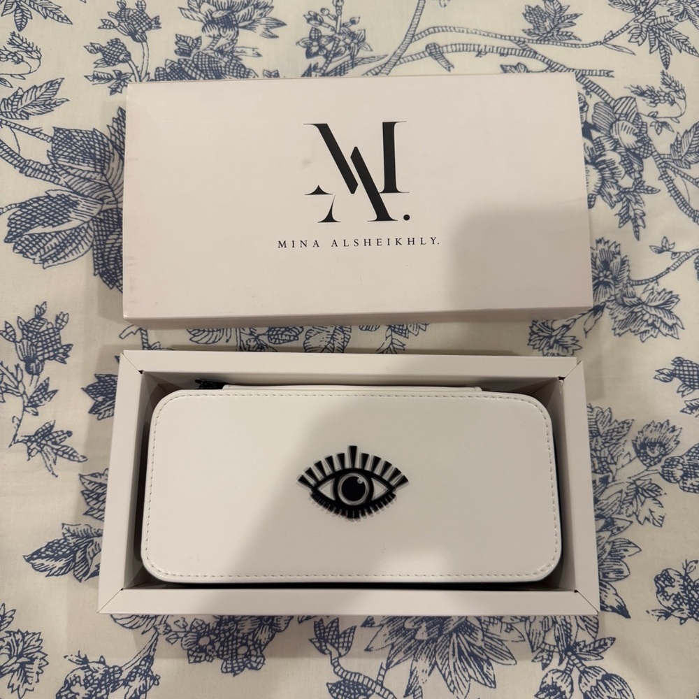 Mina Al Sheikhly Vanity White Eye Case
